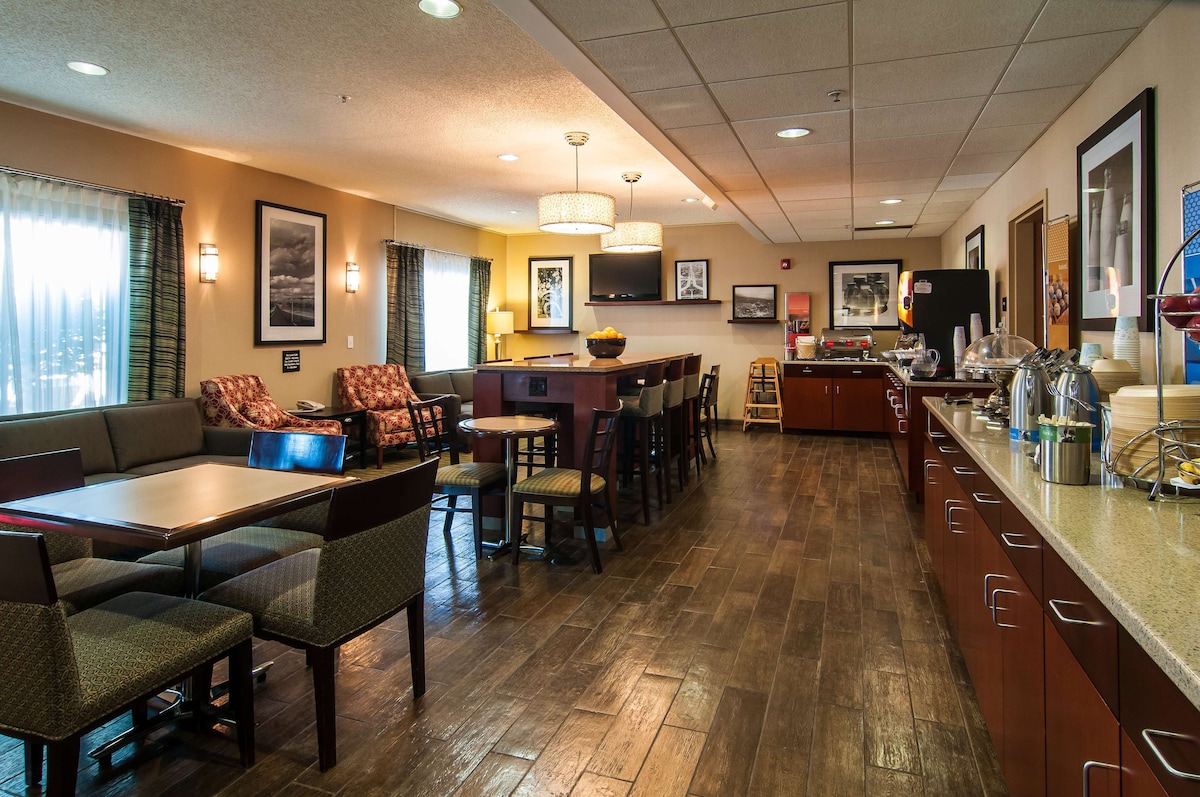 Hampton Inn Boise - Airport - Photo 1