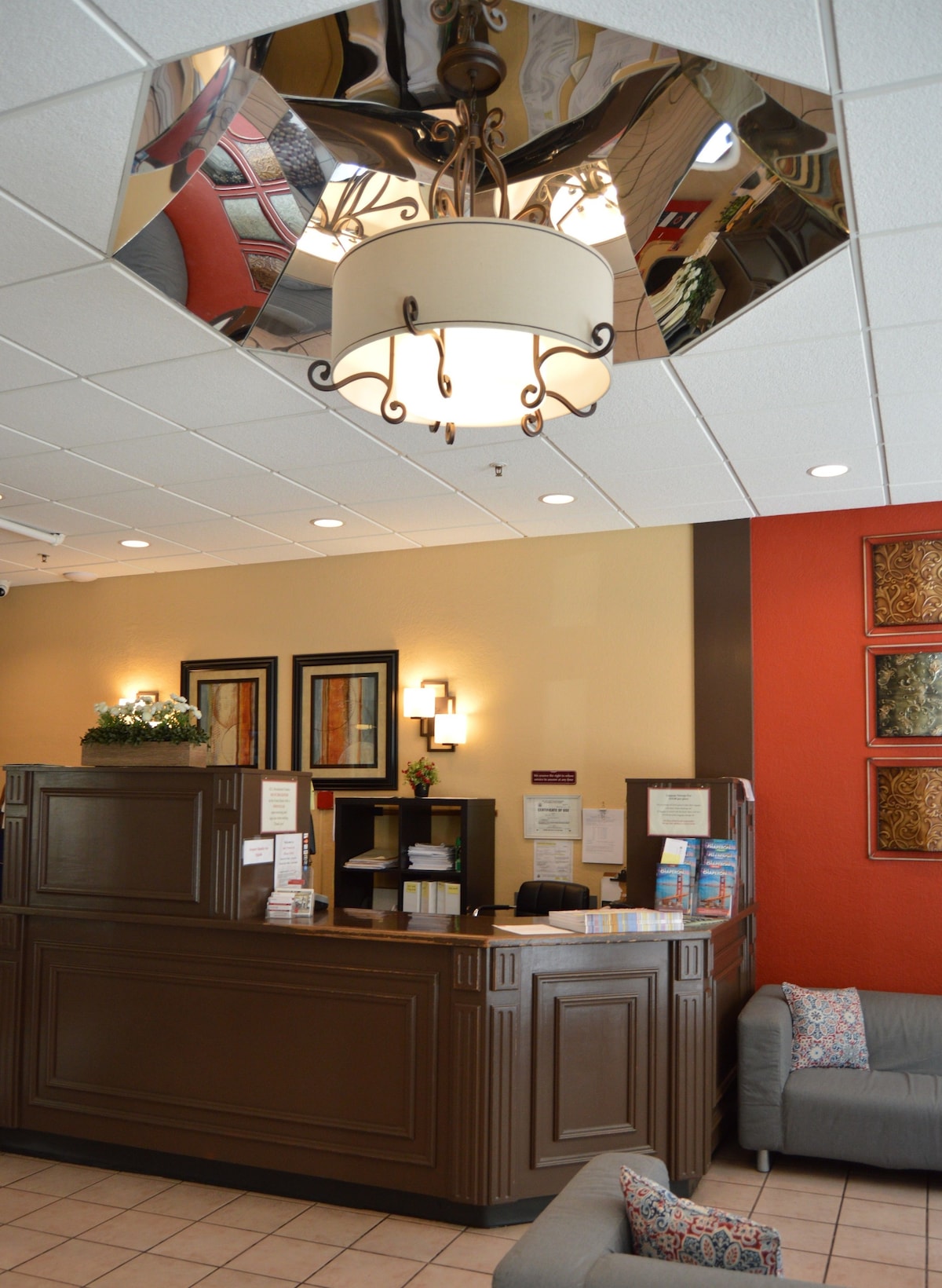 SF Plaza Hotel - Photo 1