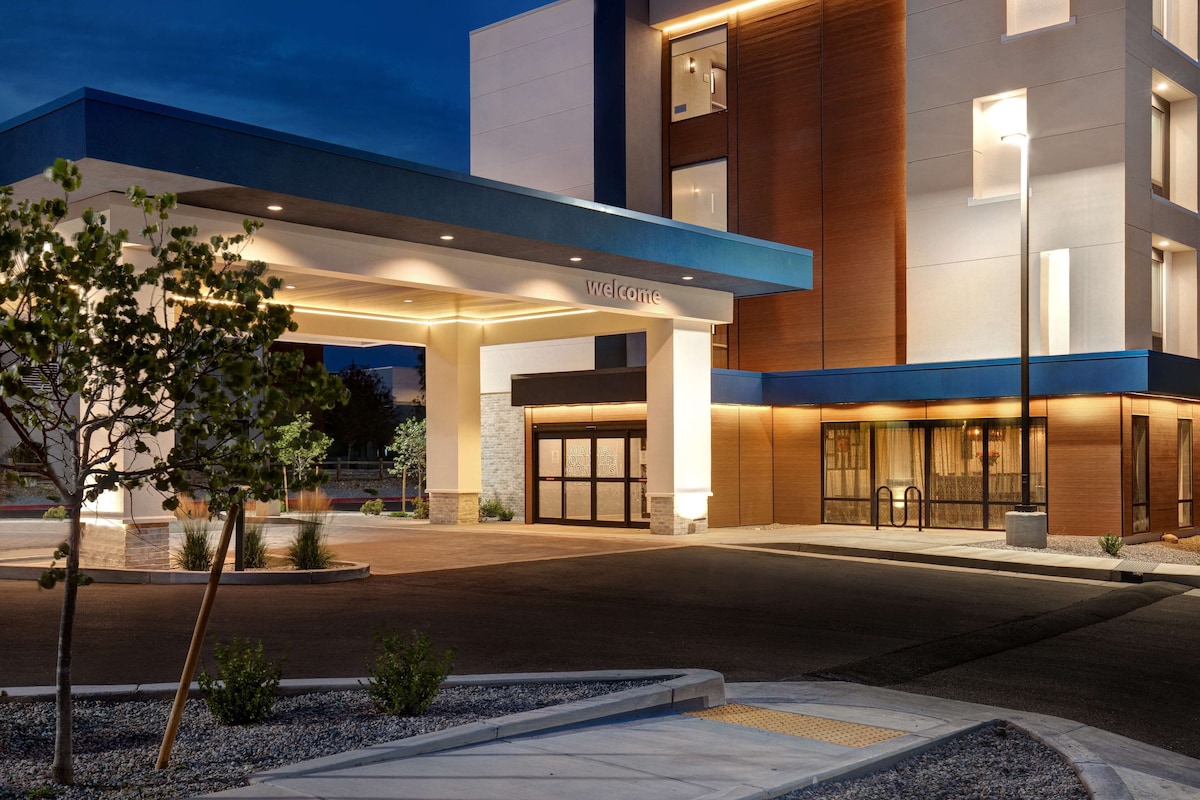 Hampton Inn Santa Fe South - Photo 1