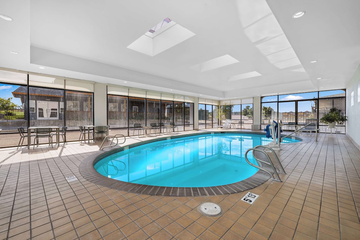 Spark by Hilton Colorado Springs I 25 Central - Photo 1