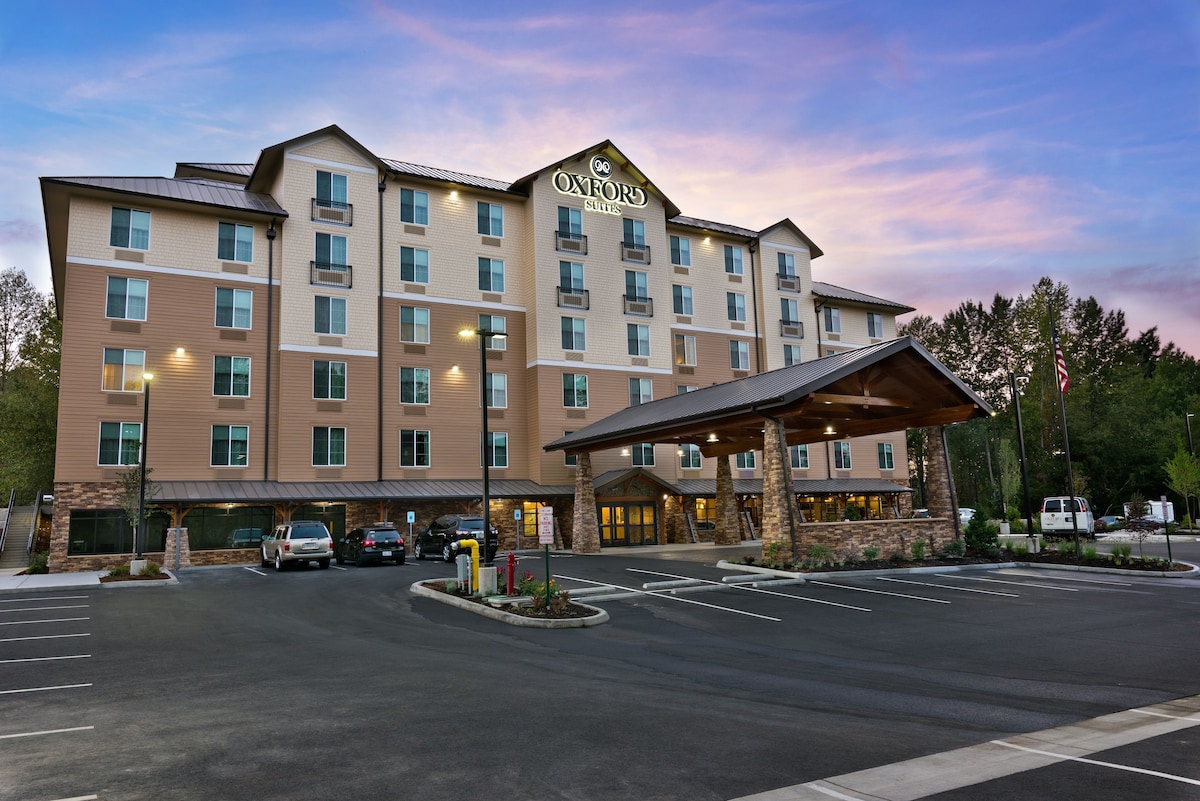 Oxford Suites Bellingham - Photo 1