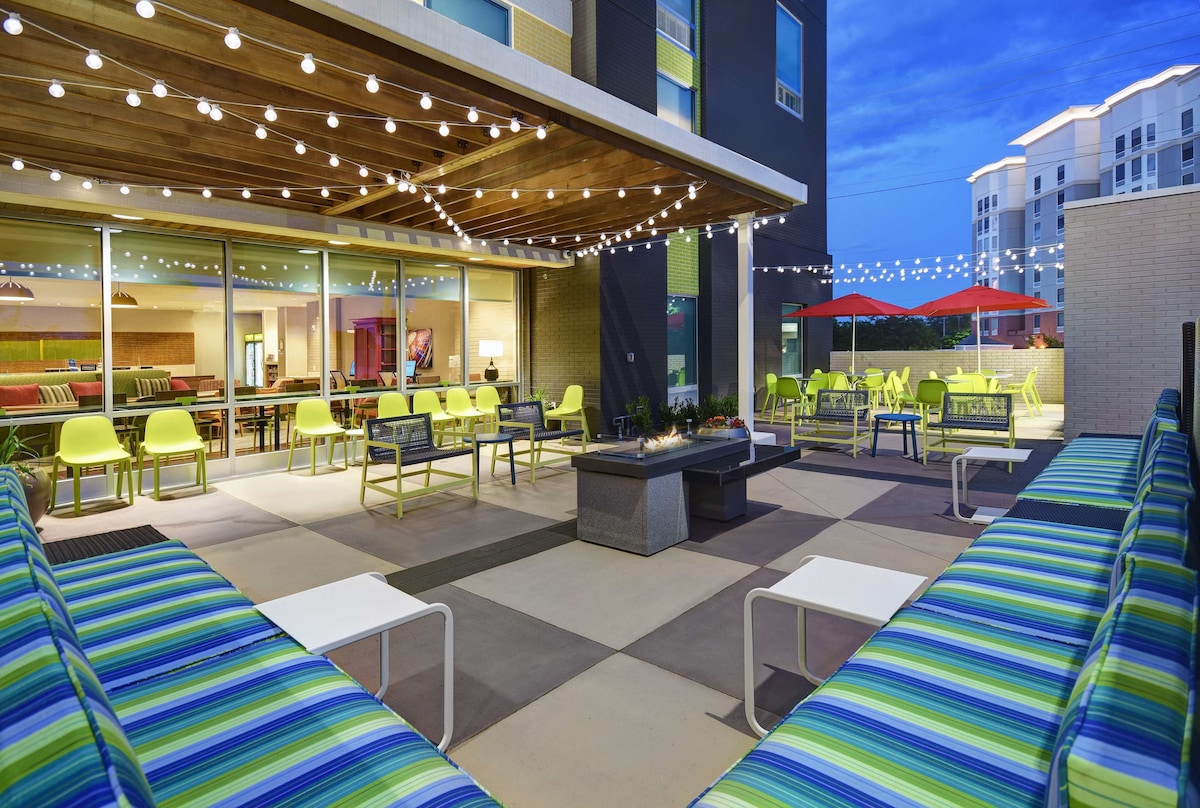 Home2 Suites by Hilton Atlanta Airport North - Photo 1